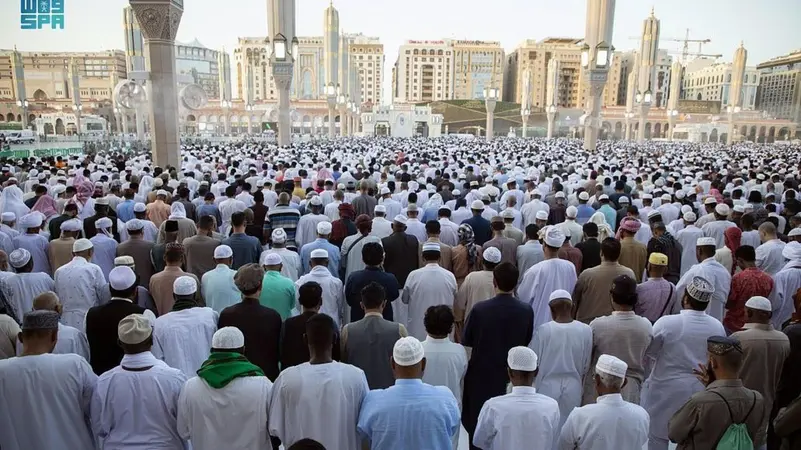 صلاة الجمعة والعيد: وماذا يحدث عند توافقهما