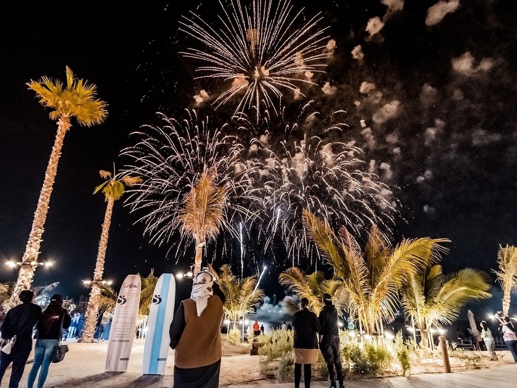 أماكن مشاهدة الألعاب النارية في عيد الفطر بـ دبي وأبو ظبي بحضور محمد رمضان