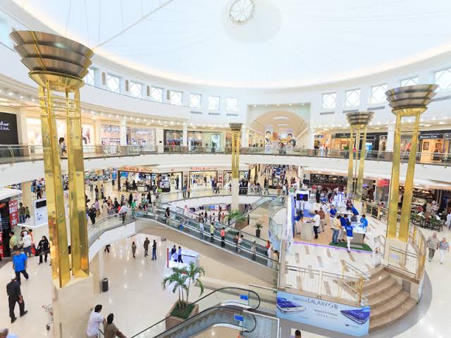 مواعيد عمل المتاجر والمطاعم في دبي 2023