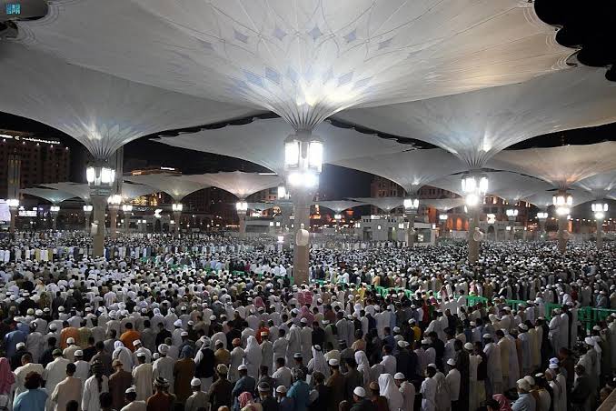 السعودية: 10.3 مليون مصل يصلون بالمسجد النبوي خلال العشر الأوائل من رمضان