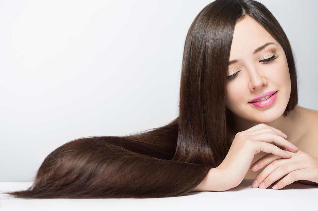 7 وصفات طبيعية لتعزيز صحة الشعر