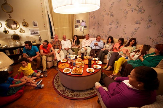 إتيكيت التعامل في الجلسات العائلية: الأدب اللازم لتعزيز الروابط العائلية