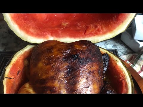 شوى الدجاج داخل البطيخ
