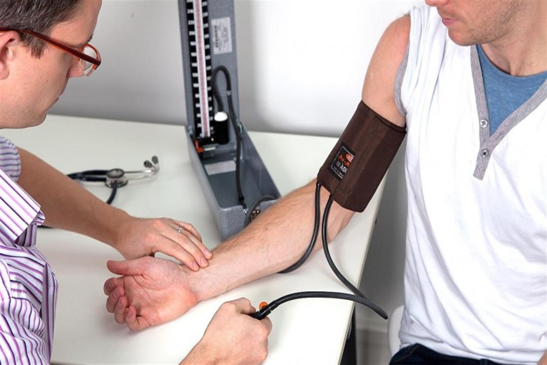تأثير العمل الطويل على الصحة: زيادة الوزن وارتفاع ضغط الدم