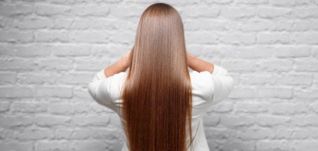 وصفات طبيعية لتنعيم الشعر: احصلي على شعر ناعم كالحرير بطرق طبيعية وفعّالة